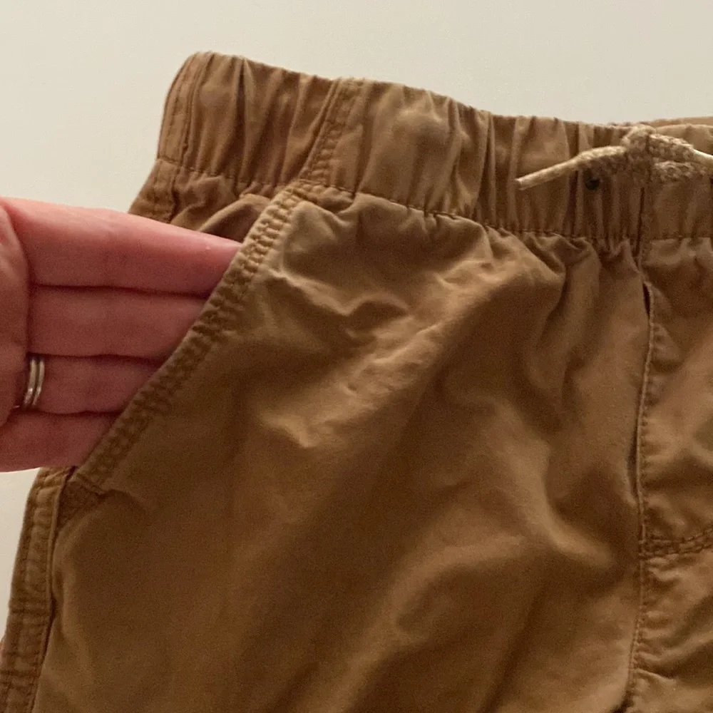 Old Navy Jogger Style Elastic Waist Khakis (Kids 6/7)